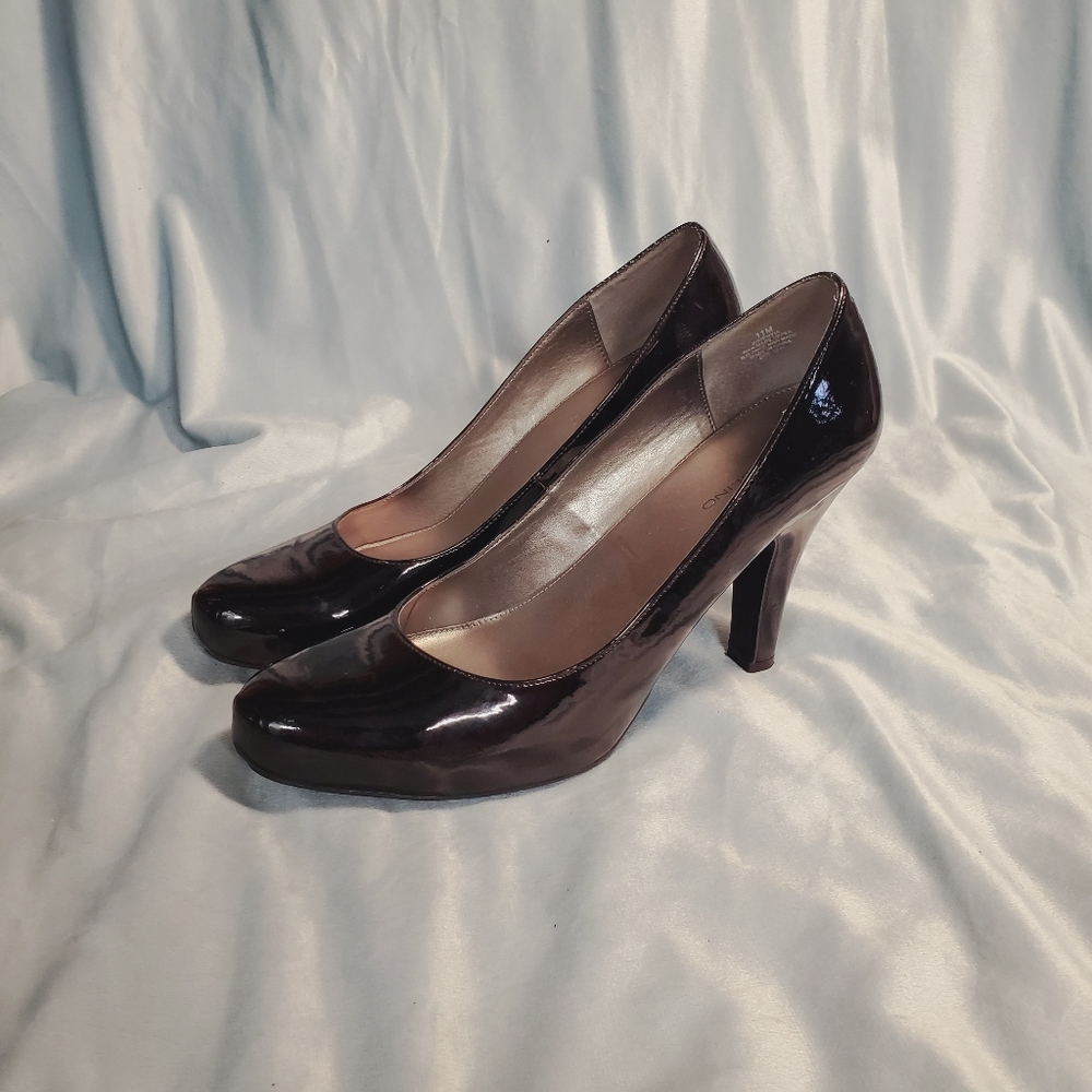 Bandolino Black Patent Pumps